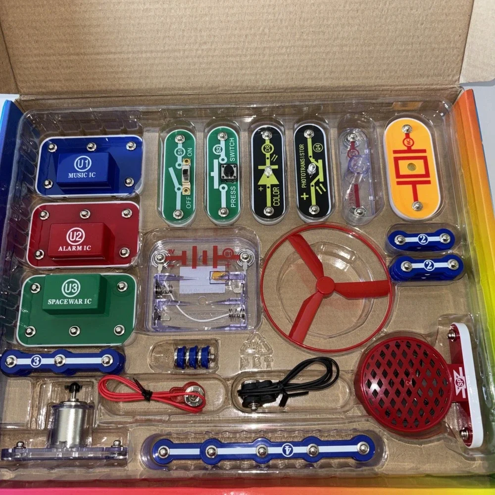 Elenco Snap Circuits SC100 Electronics Exploration Kit 100+ Projects Complete